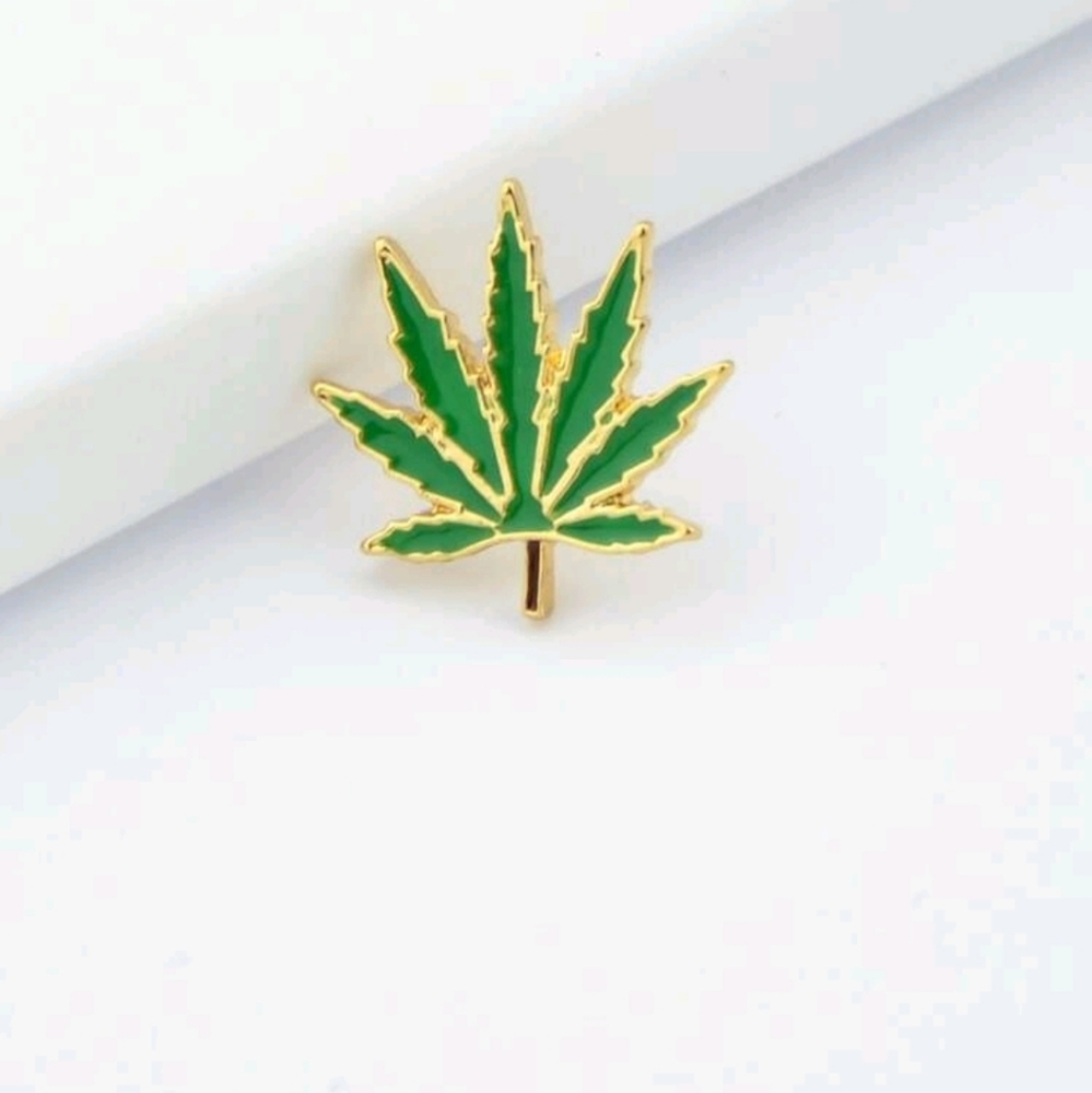Pot Leaf Pin